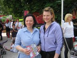25. 5. 2008, Ljubljana: Soproga predsednika Barbara Mikli Trk s herko Heleno na 5. Delovem dobrodelnem enskem teku (foto: UPRS)